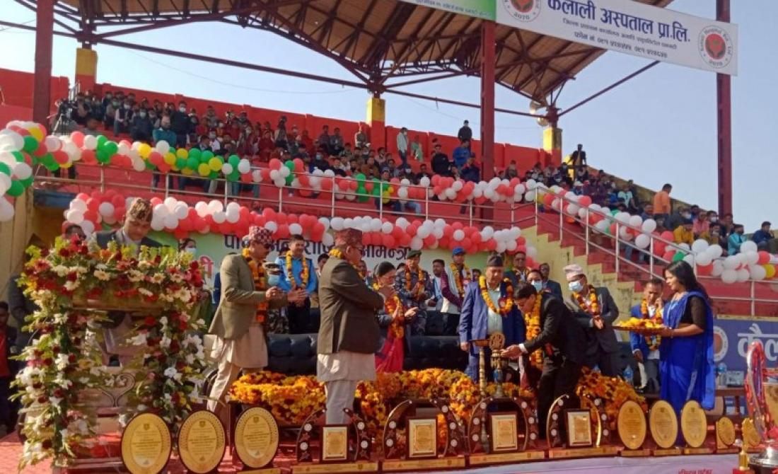 खप्तड गोल्डकप उद्धघाटन गर्दै मुख्यमन्त्री भट्ट