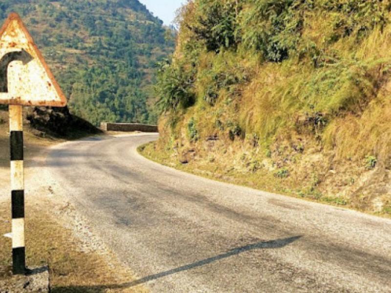 सुदूरपश्चिमका राजमार्गमा हराउँदै ट्राफिक संकेत