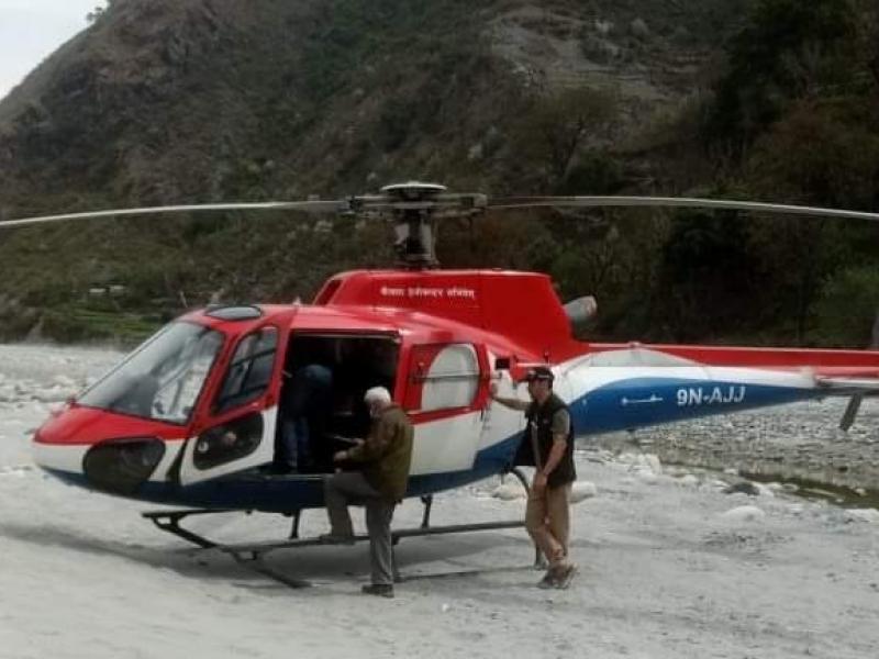 भारतीय नागरिक सवार हेलिकप्टर